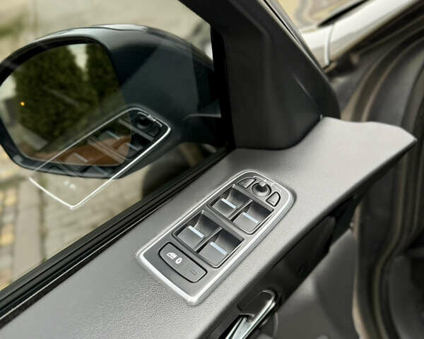 Серый Ягуар Ф-Пейс, объемом двигателя 3 л и пробегом 100 тыс. км за 23500 $, фото 19 на Automoto.ua