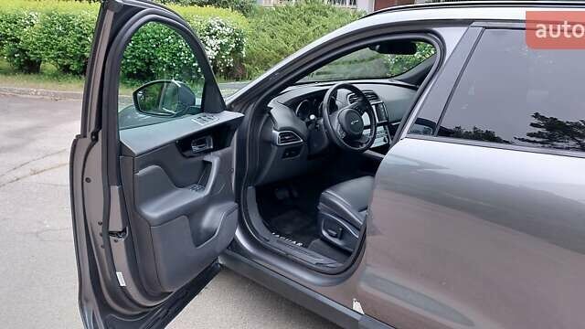 Сірий Ягуар Ф-Пейс, об'ємом двигуна 2 л та пробігом 178 тис. км за 23000 $, фото 3 на Automoto.ua