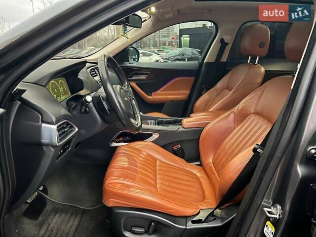 Серый Ягуар Ф-Пейс, объемом двигателя 2 л и пробегом 146 тыс. км за 22490 $, фото 7 на Automoto.ua