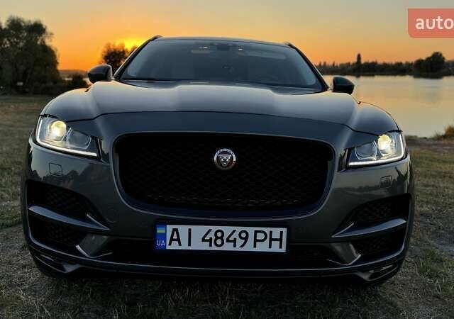 Серый Ягуар Ф-Пейс, объемом двигателя 2 л и пробегом 180 тыс. км за 18900 $, фото 5 на Automoto.ua
