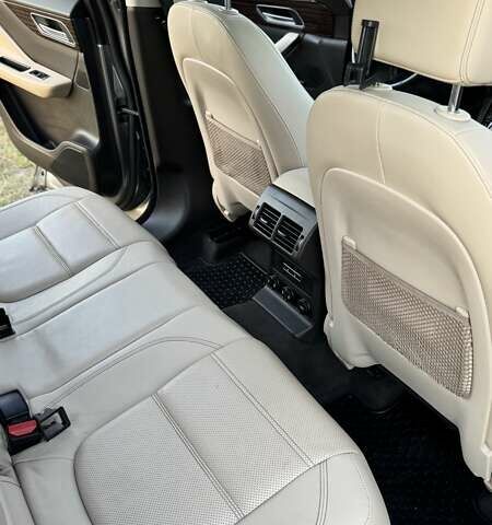 Серый Ягуар Ф-Пейс, объемом двигателя 2 л и пробегом 180 тыс. км за 18900 $, фото 38 на Automoto.ua