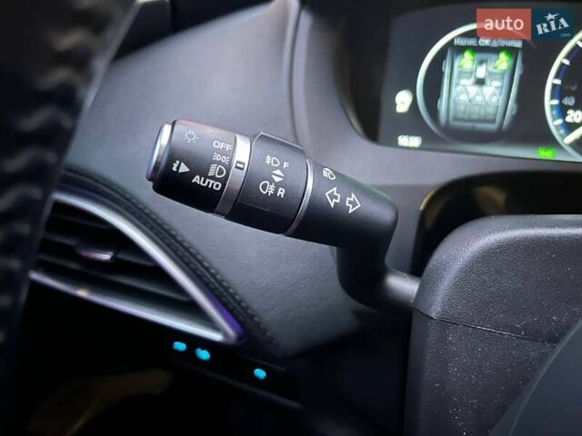 Серый Ягуар Ф-Пейс, объемом двигателя 2 л и пробегом 146 тыс. км за 22490 $, фото 15 на Automoto.ua