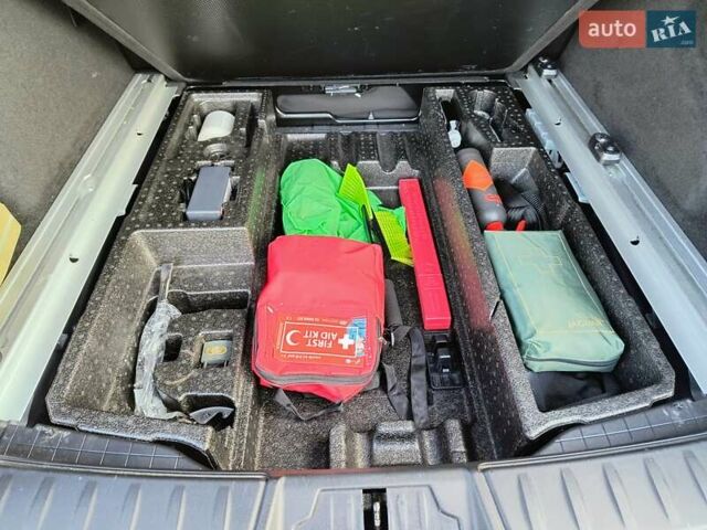 Сірий Ягуар Ф-Пейс, об'ємом двигуна 2 л та пробігом 134 тис. км за 25450 $, фото 33 на Automoto.ua