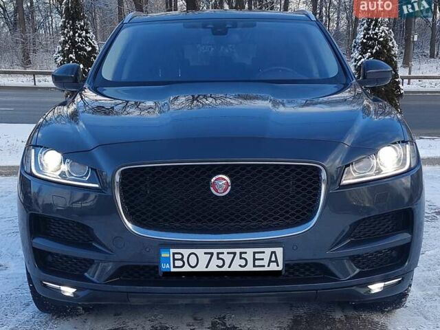 Серый Ягуар Ф-Пейс, объемом двигателя 2 л и пробегом 200 тыс. км за 23900 $, фото 1 на Automoto.ua