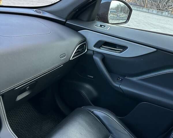 Серый Ягуар Ф-Пейс, объемом двигателя 3 л и пробегом 103 тыс. км за 21900 $, фото 11 на Automoto.ua