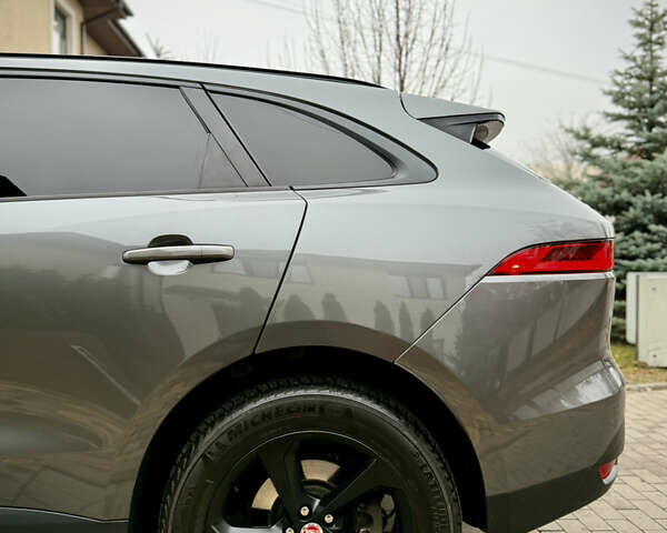 Серый Ягуар Ф-Пейс, объемом двигателя 3 л и пробегом 100 тыс. км за 23500 $, фото 8 на Automoto.ua