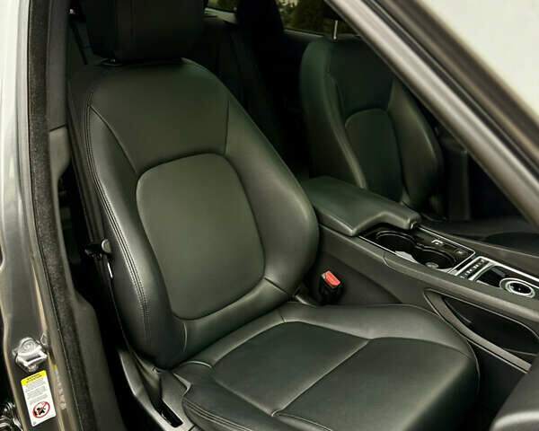 Серый Ягуар Ф-Пейс, объемом двигателя 3 л и пробегом 100 тыс. км за 23500 $, фото 36 на Automoto.ua