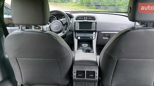 Сірий Ягуар Ф-Пейс, об'ємом двигуна 2 л та пробігом 178 тис. км за 23000 $, фото 14 на Automoto.ua