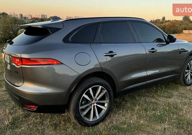 Серый Ягуар Ф-Пейс, объемом двигателя 2 л и пробегом 180 тыс. км за 18900 $, фото 16 на Automoto.ua