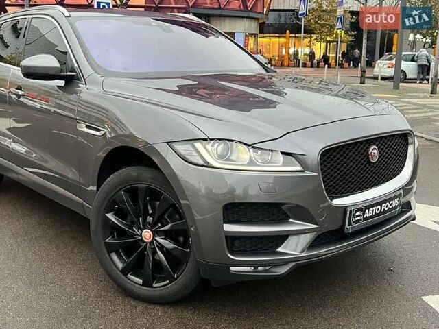 Серый Ягуар Ф-Пейс, объемом двигателя 2 л и пробегом 146 тыс. км за 22490 $, фото 3 на Automoto.ua