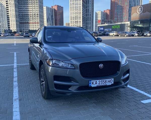 Серый Ягуар Ф-Пейс, объемом двигателя 3 л и пробегом 103 тыс. км за 28000 $, фото 7 на Automoto.ua