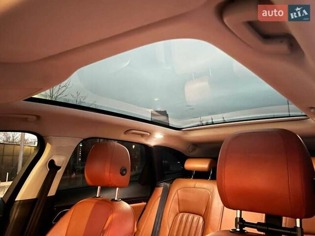 Серый Ягуар Ф-Пейс, объемом двигателя 2 л и пробегом 146 тыс. км за 22490 $, фото 8 на Automoto.ua