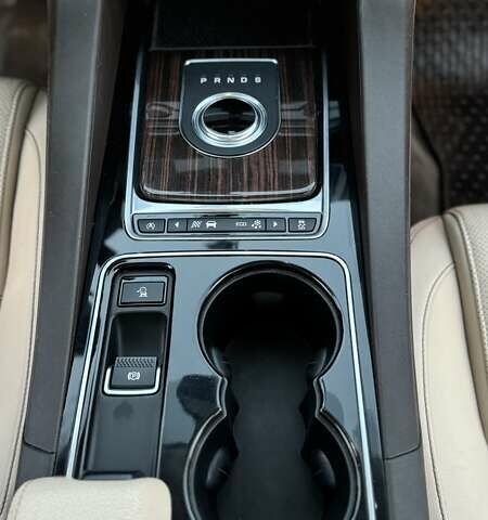 Серый Ягуар Ф-Пейс, объемом двигателя 2 л и пробегом 180 тыс. км за 18900 $, фото 40 на Automoto.ua