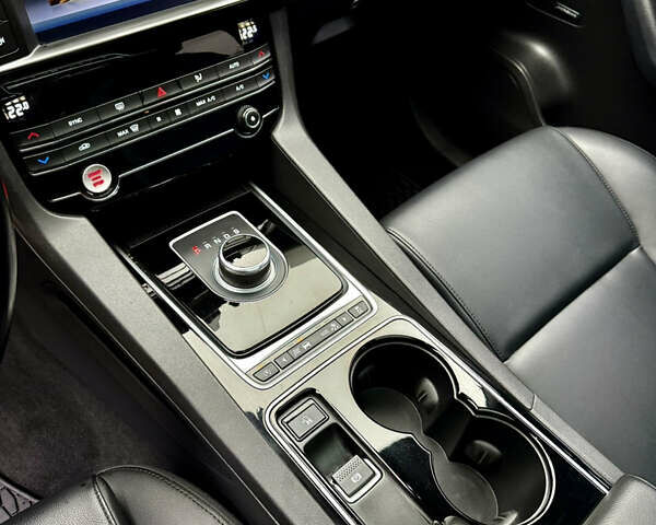 Серый Ягуар Ф-Пейс, объемом двигателя 3 л и пробегом 100 тыс. км за 23500 $, фото 27 на Automoto.ua