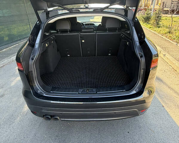 Серый Ягуар Ф-Пейс, объемом двигателя 2 л и пробегом 131 тыс. км за 27500 $, фото 10 на Automoto.ua