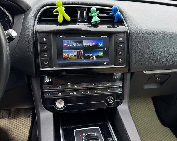 Сірий Ягуар Ф-Пейс, об'ємом двигуна 3 л та пробігом 84 тис. км за 22000 $, фото 5 на Automoto.ua