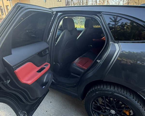 Серый Ягуар Ф-Пейс, объемом двигателя 2 л и пробегом 131 тыс. км за 27500 $, фото 11 на Automoto.ua