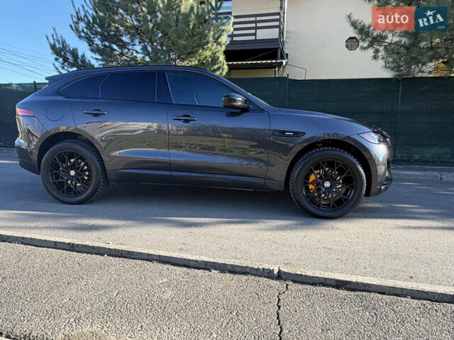 Серый Ягуар Ф-Пейс, объемом двигателя 2 л и пробегом 131 тыс. км за 27500 $, фото 5 на Automoto.ua