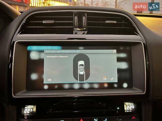 Серый Ягуар Ф-Пейс, объемом двигателя 2 л и пробегом 146 тыс. км за 22490 $, фото 20 на Automoto.ua