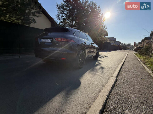 Серый Ягуар Ф-Пейс, объемом двигателя 2 л и пробегом 131 тыс. км за 27500 $, фото 6 на Automoto.ua