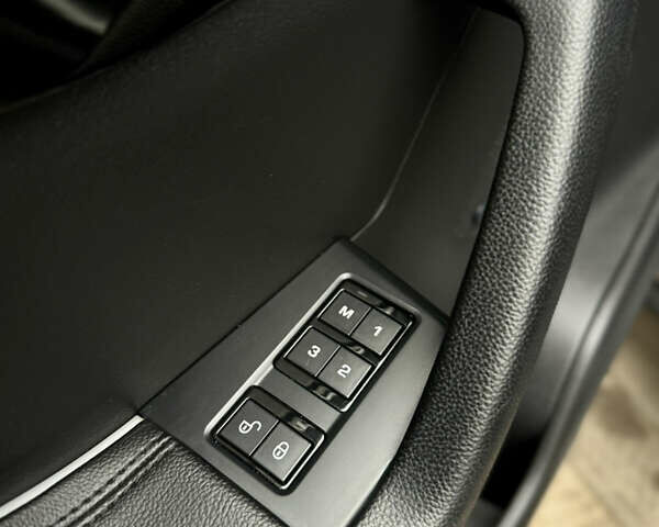 Серый Ягуар Ф-Пейс, объемом двигателя 3 л и пробегом 100 тыс. км за 23500 $, фото 20 на Automoto.ua