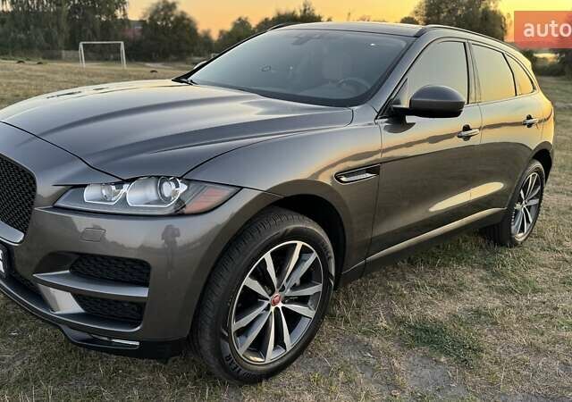 Серый Ягуар Ф-Пейс, объемом двигателя 2 л и пробегом 180 тыс. км за 18900 $, фото 2 на Automoto.ua