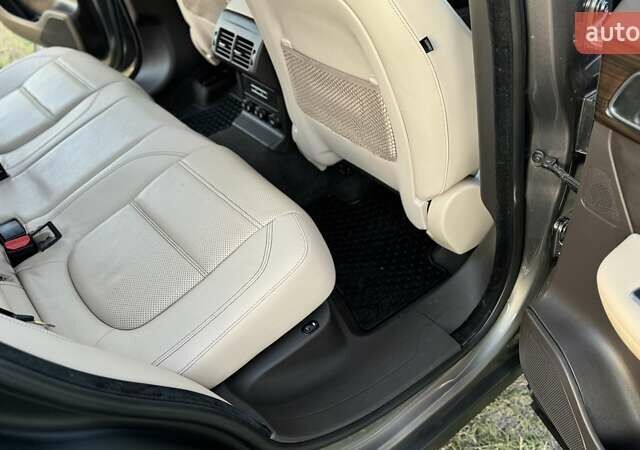 Серый Ягуар Ф-Пейс, объемом двигателя 2 л и пробегом 180 тыс. км за 18900 $, фото 37 на Automoto.ua