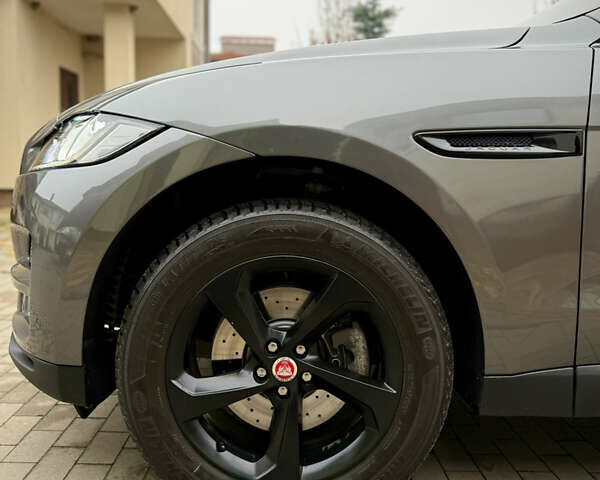 Серый Ягуар Ф-Пейс, объемом двигателя 3 л и пробегом 100 тыс. км за 23500 $, фото 5 на Automoto.ua