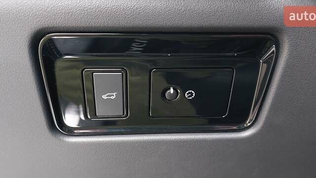 Сірий Ягуар Ф-Пейс, об'ємом двигуна 2 л та пробігом 178 тис. км за 23000 $, фото 19 на Automoto.ua