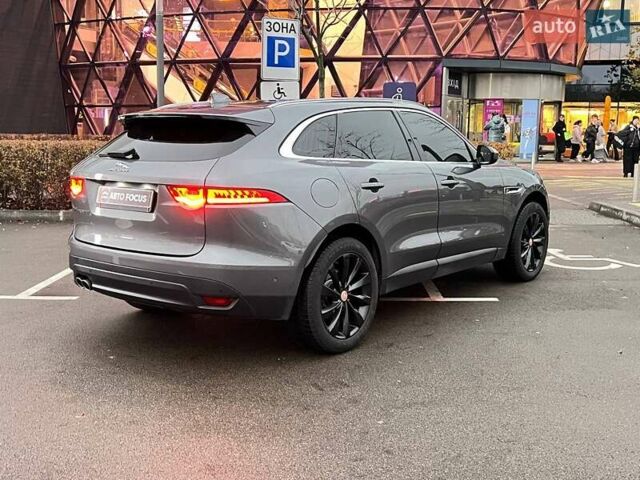 Серый Ягуар Ф-Пейс, объемом двигателя 2 л и пробегом 146 тыс. км за 22490 $, фото 6 на Automoto.ua