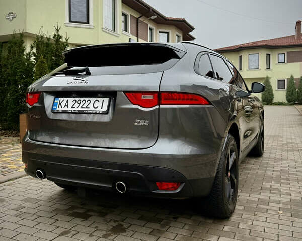 Серый Ягуар Ф-Пейс, объемом двигателя 3 л и пробегом 100 тыс. км за 23500 $, фото 10 на Automoto.ua