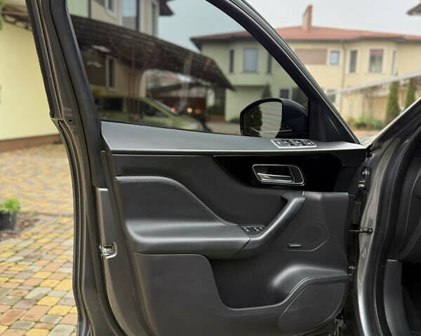 Серый Ягуар Ф-Пейс, объемом двигателя 3 л и пробегом 100 тыс. км за 23500 $, фото 18 на Automoto.ua