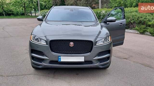 Сірий Ягуар Ф-Пейс, об'ємом двигуна 2 л та пробігом 178 тис. км за 23000 $, фото 2 на Automoto.ua