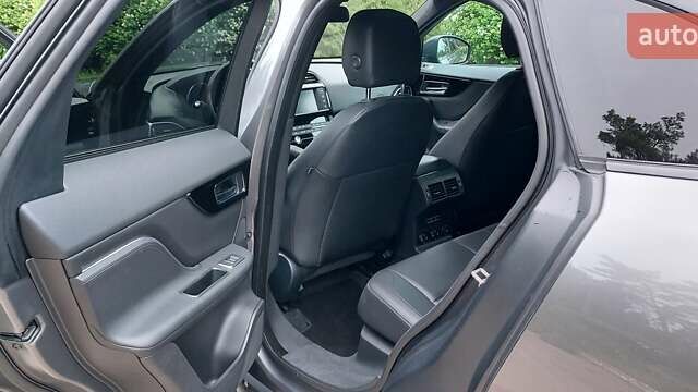 Сірий Ягуар Ф-Пейс, об'ємом двигуна 2 л та пробігом 178 тис. км за 23000 $, фото 8 на Automoto.ua