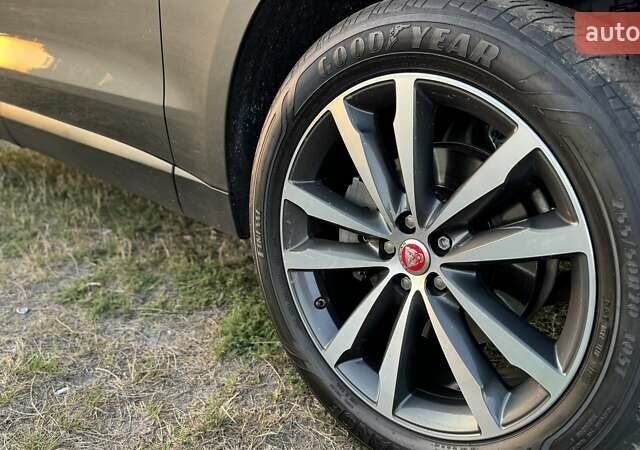 Серый Ягуар Ф-Пейс, объемом двигателя 2 л и пробегом 180 тыс. км за 18900 $, фото 31 на Automoto.ua