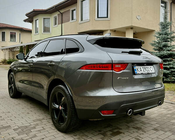 Серый Ягуар Ф-Пейс, объемом двигателя 3 л и пробегом 100 тыс. км за 23500 $, фото 6 на Automoto.ua