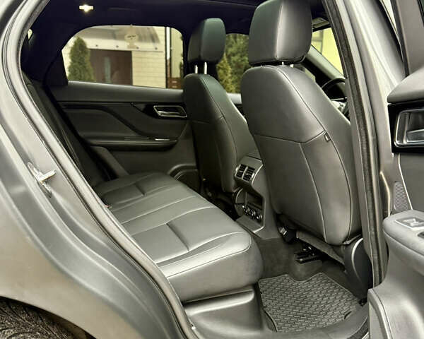 Серый Ягуар Ф-Пейс, объемом двигателя 3 л и пробегом 100 тыс. км за 23500 $, фото 33 на Automoto.ua