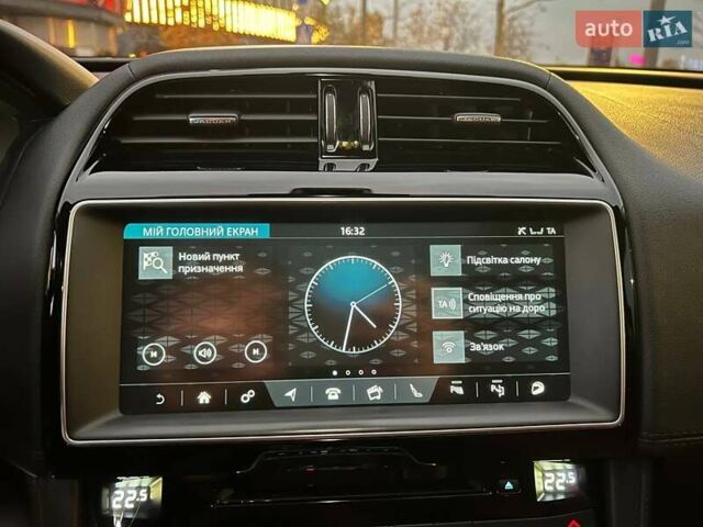 Серый Ягуар Ф-Пейс, объемом двигателя 2 л и пробегом 146 тыс. км за 22490 $, фото 19 на Automoto.ua