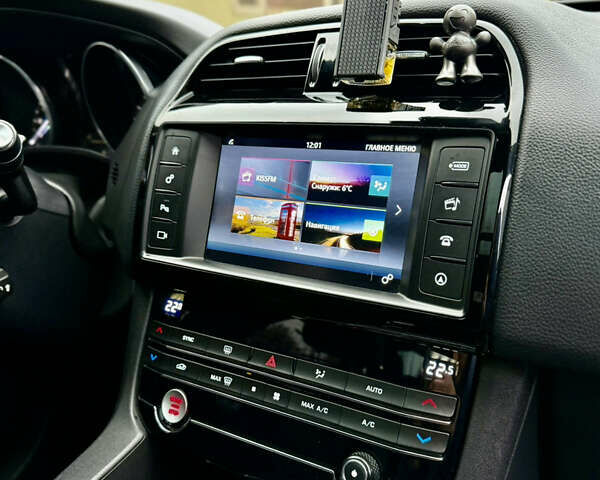 Серый Ягуар Ф-Пейс, объемом двигателя 3 л и пробегом 100 тыс. км за 23500 $, фото 40 на Automoto.ua