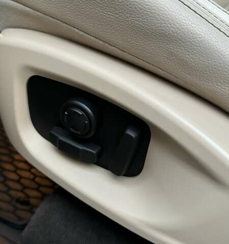 Серый Ягуар Ф-Пейс, объемом двигателя 2 л и пробегом 180 тыс. км за 18900 $, фото 48 на Automoto.ua