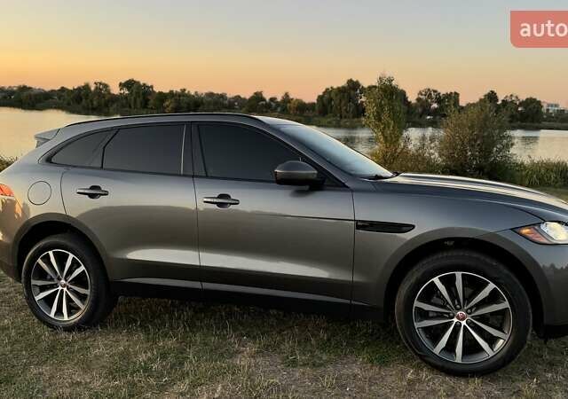 Серый Ягуар Ф-Пейс, объемом двигателя 2 л и пробегом 180 тыс. км за 18900 $, фото 12 на Automoto.ua