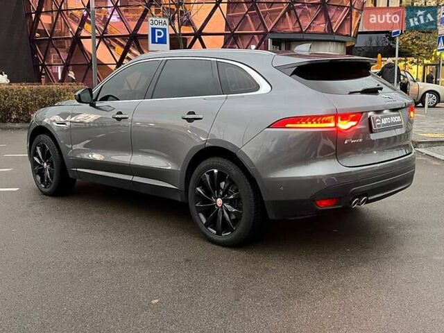 Серый Ягуар Ф-Пейс, объемом двигателя 2 л и пробегом 146 тыс. км за 22490 $, фото 4 на Automoto.ua