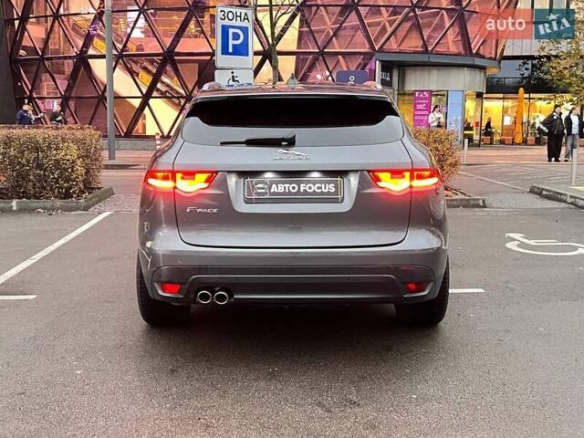 Серый Ягуар Ф-Пейс, объемом двигателя 2 л и пробегом 146 тыс. км за 22490 $, фото 5 на Automoto.ua