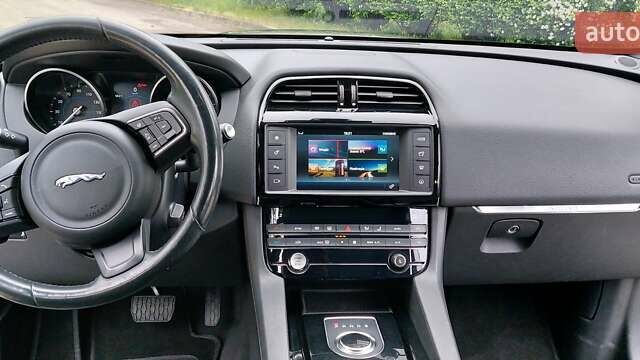Сірий Ягуар Ф-Пейс, об'ємом двигуна 2 л та пробігом 178 тис. км за 23000 $, фото 18 на Automoto.ua
