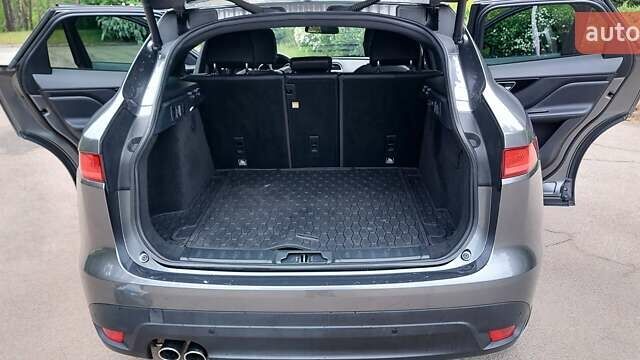 Сірий Ягуар Ф-Пейс, об'ємом двигуна 2 л та пробігом 178 тис. км за 23000 $, фото 15 на Automoto.ua