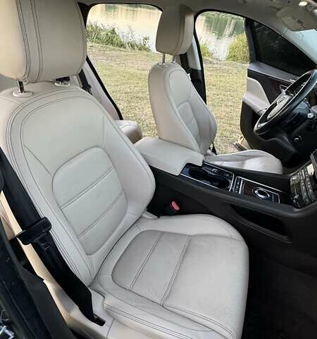 Серый Ягуар Ф-Пейс, объемом двигателя 2 л и пробегом 180 тыс. км за 18900 $, фото 45 на Automoto.ua