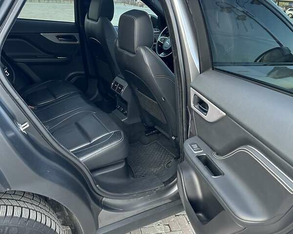 Серый Ягуар Ф-Пейс, объемом двигателя 3 л и пробегом 103 тыс. км за 21900 $, фото 14 на Automoto.ua