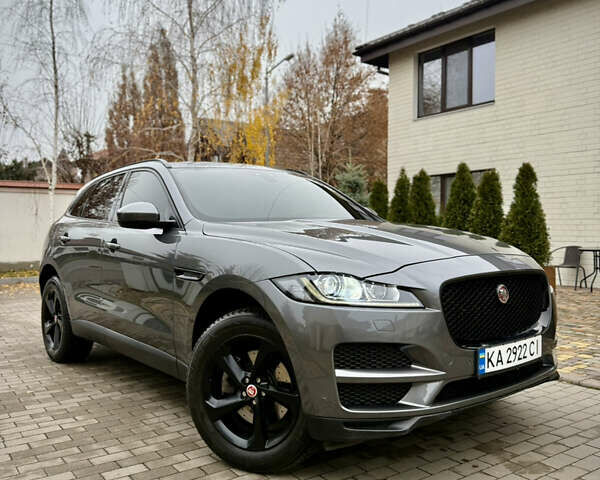 Серый Ягуар Ф-Пейс, объемом двигателя 3 л и пробегом 100 тыс. км за 23500 $, фото 3 на Automoto.ua
