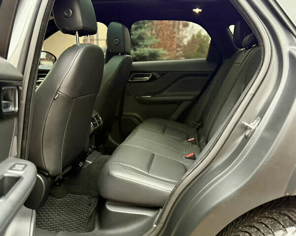 Серый Ягуар Ф-Пейс, объемом двигателя 3 л и пробегом 100 тыс. км за 23500 $, фото 30 на Automoto.ua