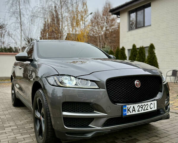Серый Ягуар Ф-Пейс, объемом двигателя 3 л и пробегом 100 тыс. км за 23500 $, фото 13 на Automoto.ua